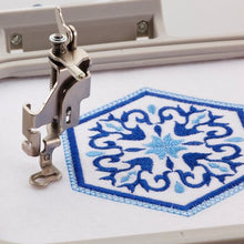 Load image into Gallery viewer, Brother SE625 Combination Computerized Sewing and Embroidery Machine